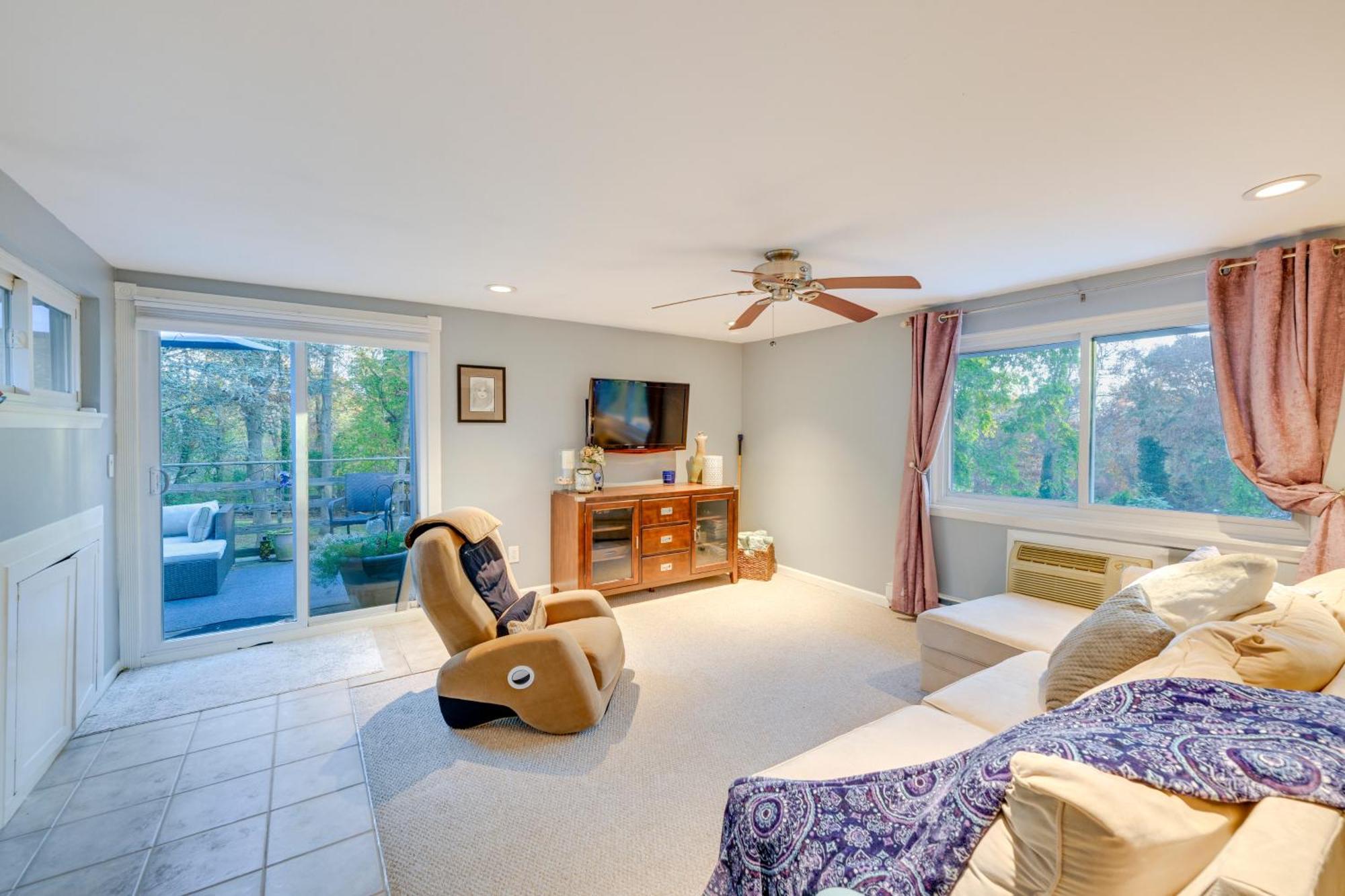 Cozy Dix Hills Apt With Deck About 7 Mi To Beach! エクステリア 写真